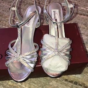 BRAND NEW silver formal/wedding sandals!